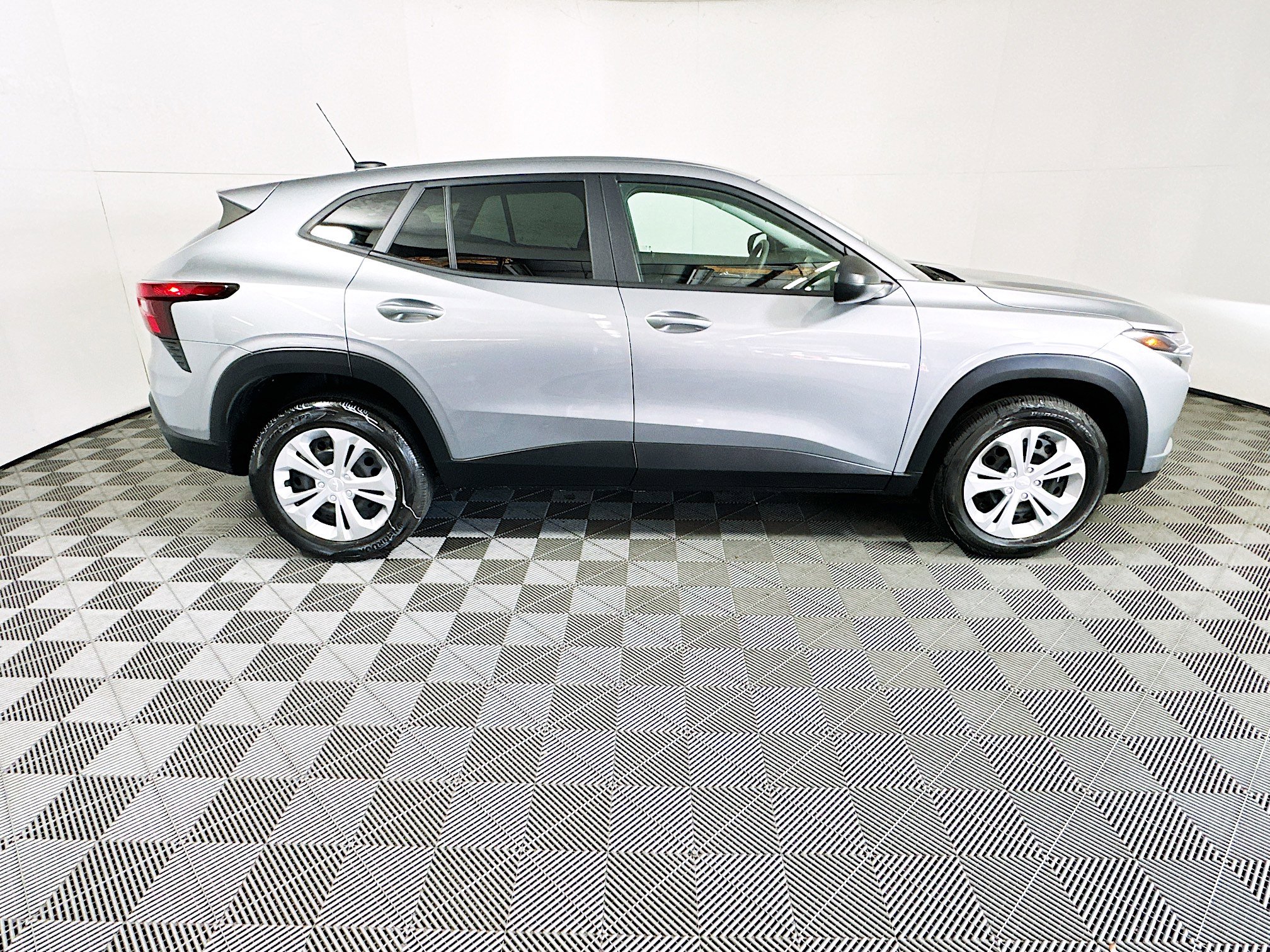 Used 2024 Chevrolet Trax LS w/ Driver Confidence Package image 2