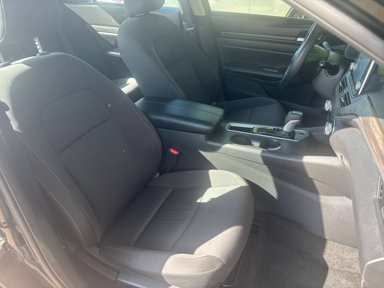 Used 2025 Nissan Altima 2.5 SV FWD image 34
