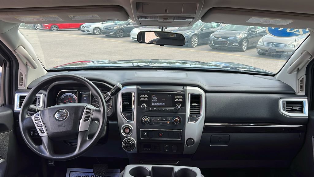 Used 2017 Nissan Titan SV image 12
