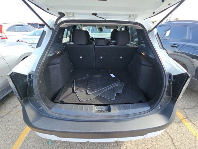 Used 2025 Nissan Kicks SV AWD/4WD image 15