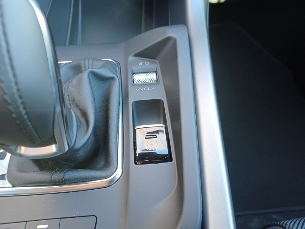 New 2024 Dodge Hornet R/T w/ R/T Blacktop Package image 31