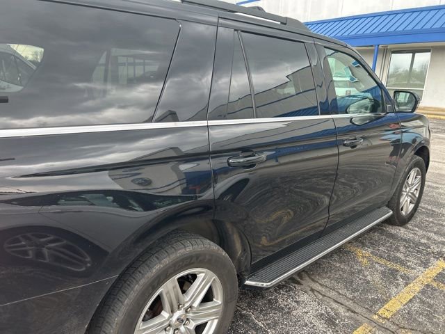Used 2019 Ford Expedition XLT w/ Equipment Group 202A AWD/4WD image 3