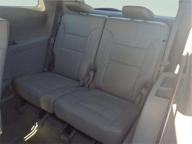 Used 2023 GMC Acadia SLT image 28