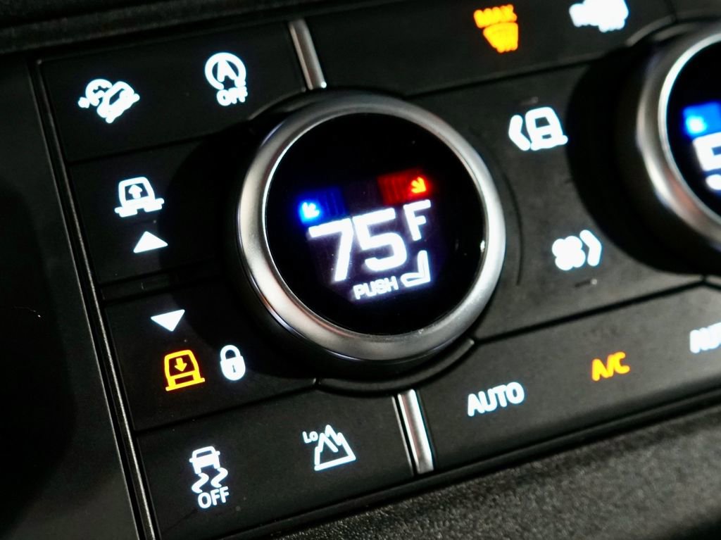 Used 2021 Land Rover Defender 110 SE image 23