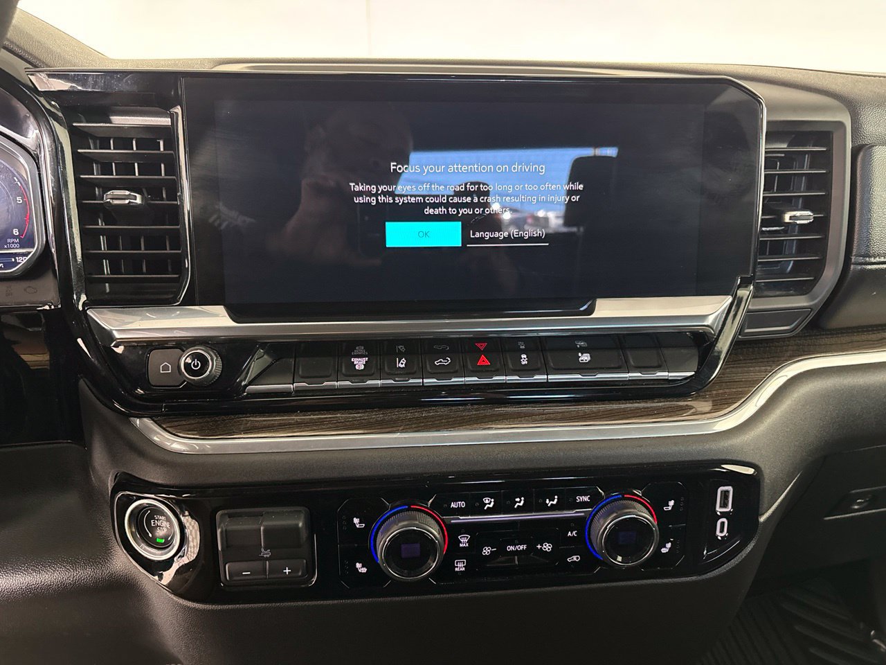 Used 2025 Chevrolet Silverado 2500 LT w/ Convenience Package AWD/4WD image 13
