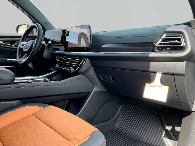 New 2027 Chevrolet Traverse Z71 w/ Enhanced Driving Package AWD/4WD image 9