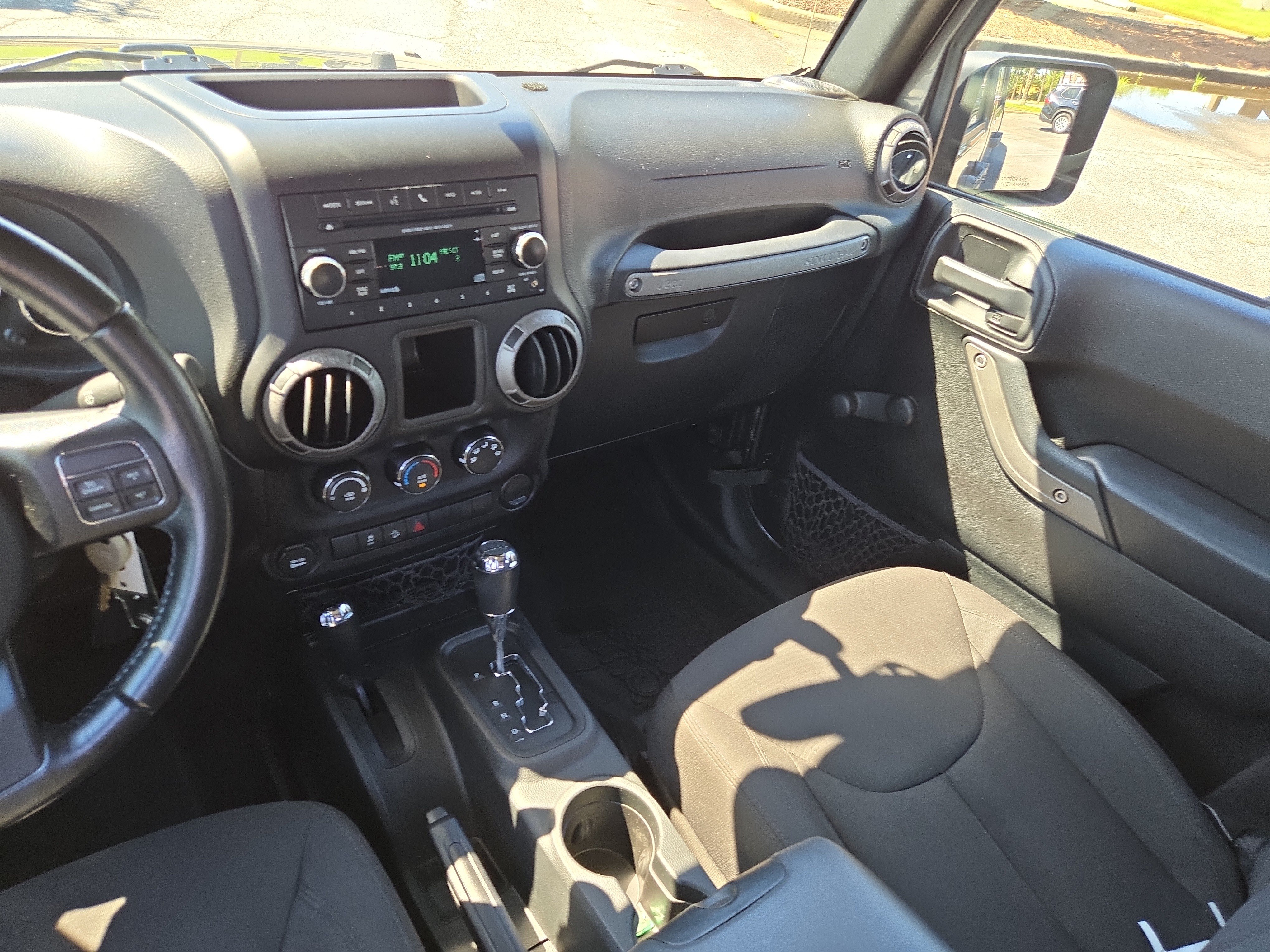 Used 2017 Jeep Wrangler Unlimited Sport w/ Connectivity Group AWD/4WD image 19