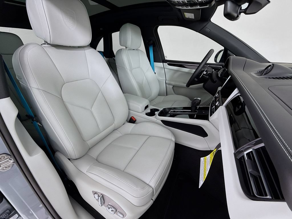 New 2026 Porsche Macan AWD/4WD image 31