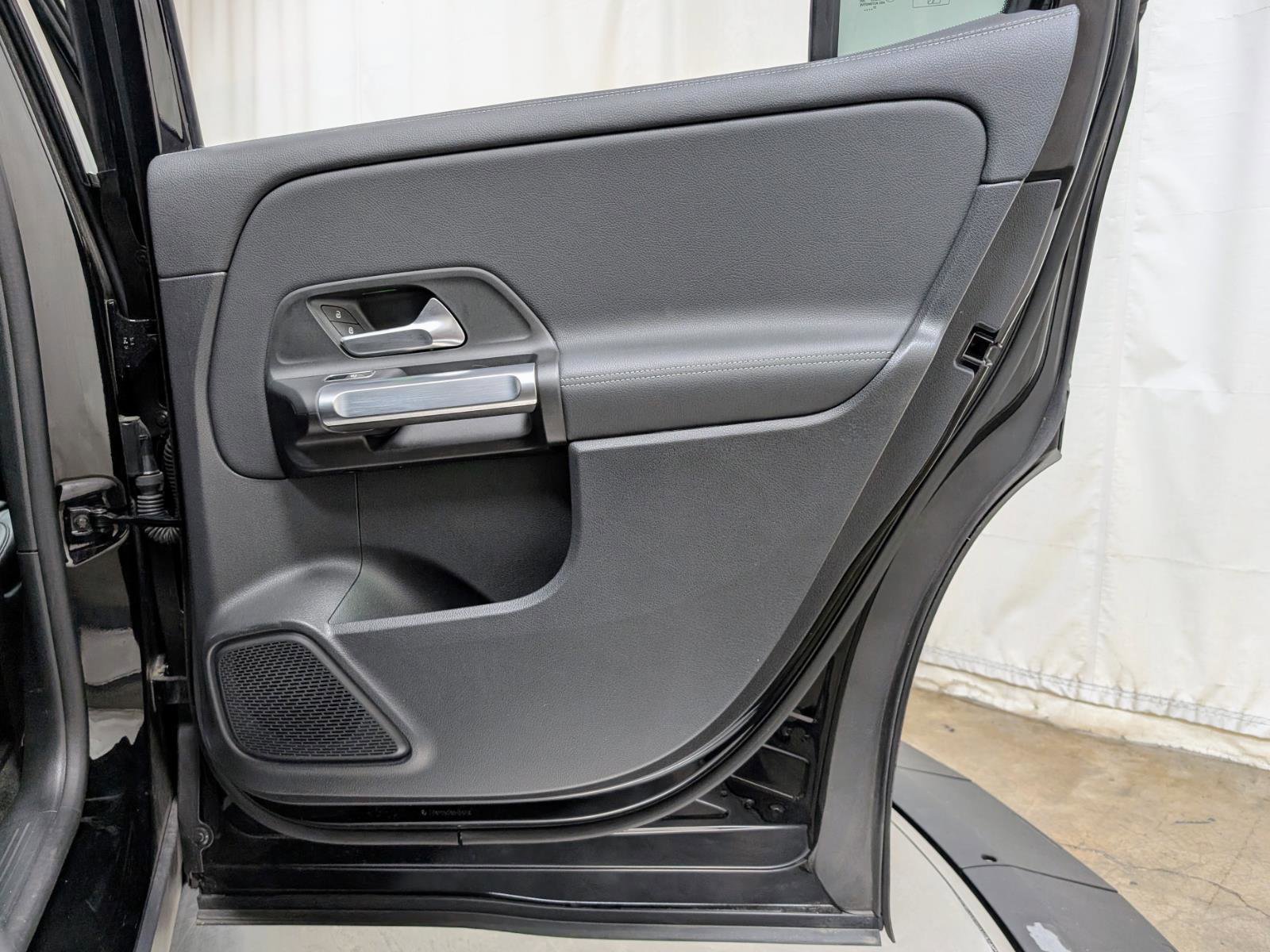Used 2023 Mercedes-Benz EQB 300 4MATIC image 22