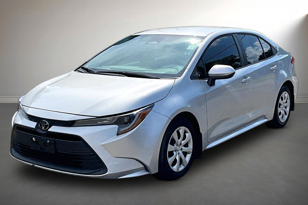 Used 2023 Toyota Corolla LE FWD image 3