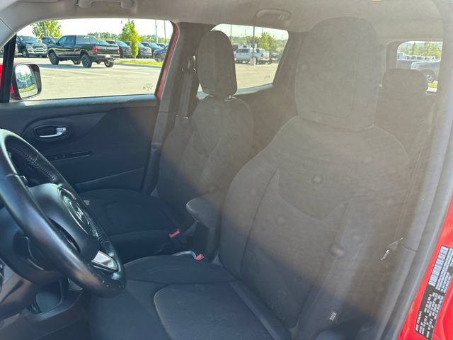Used 2015 Jeep Renegade Latitude w/ Trailer Tow Group AWD/4WD image 38