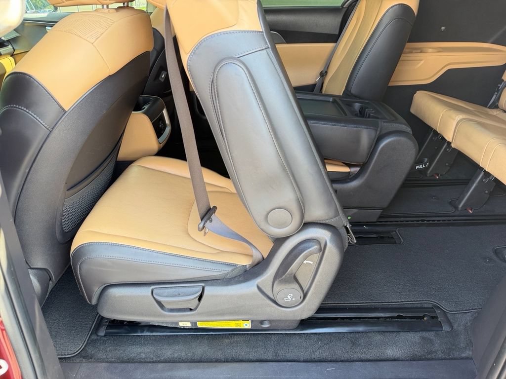 Used 2024 Kia Carnival LX FWD image 16