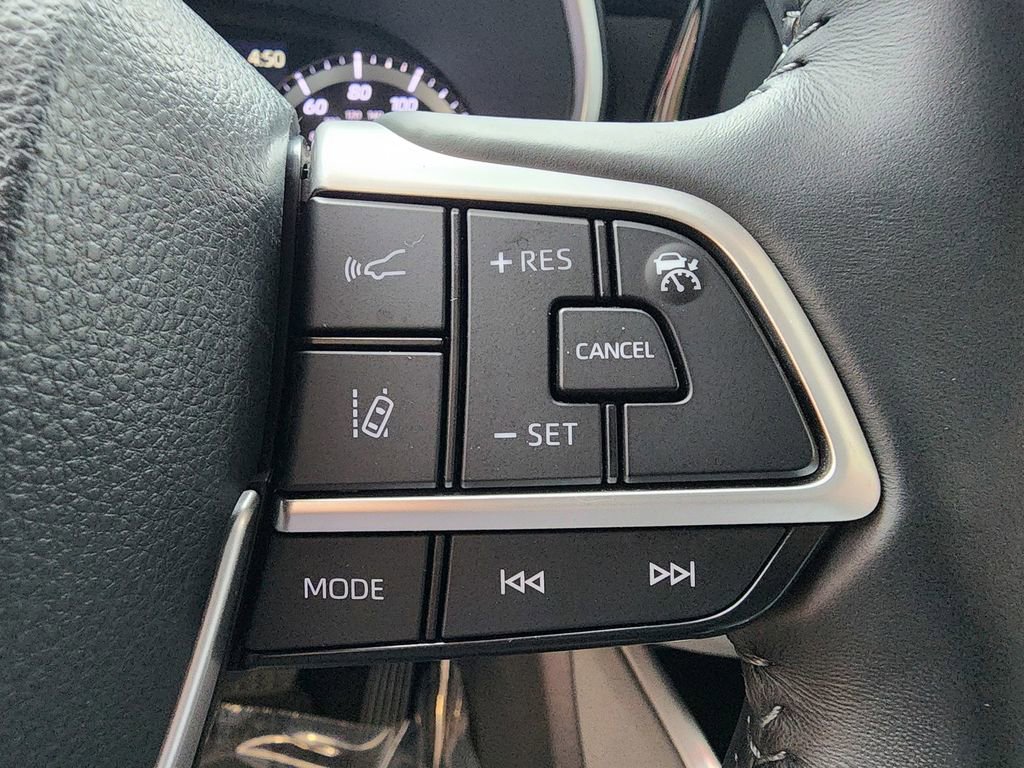 Used 2023 Toyota Highlander XLE FWD image 21