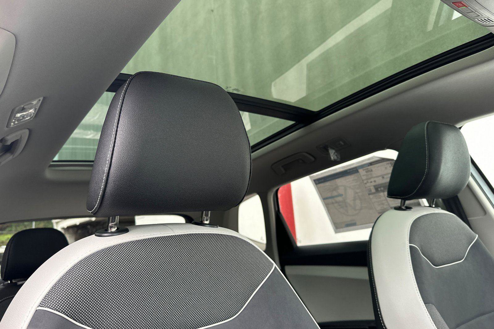 New 2026 Volkswagen Taos SE image 16