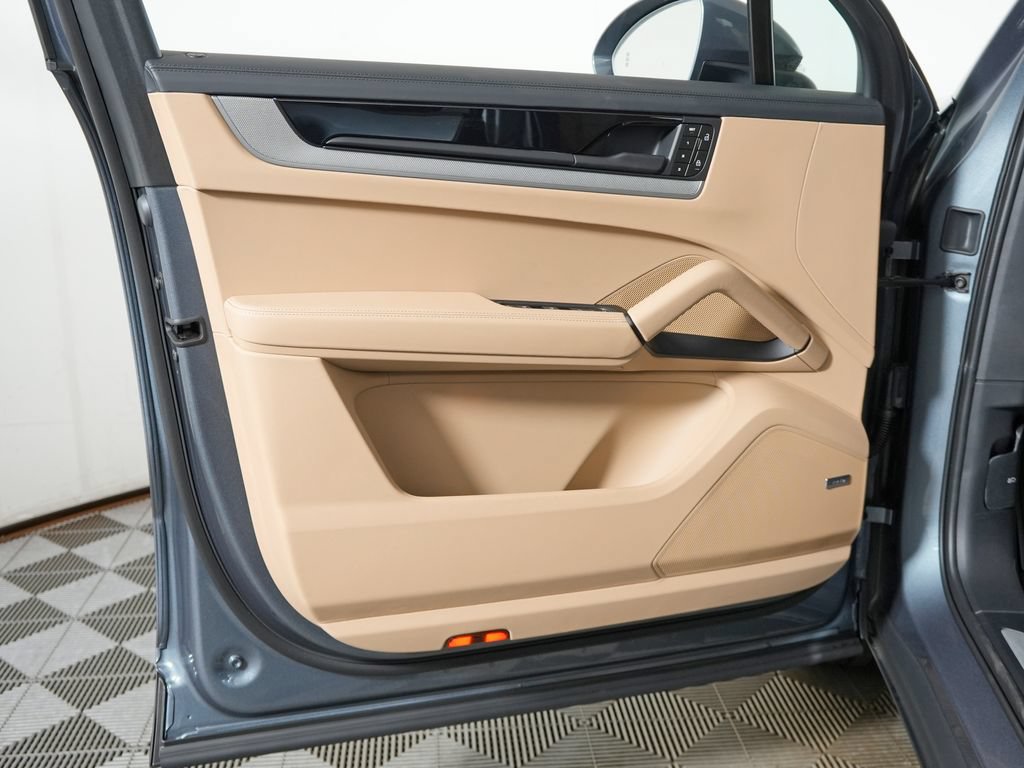 New 2026 Porsche Cayenne AWD/4WD image 15