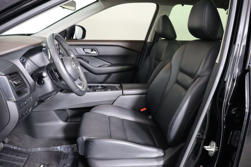 Used 2023 Nissan Rogue SV w/ SV Premium B Package FWD image 14