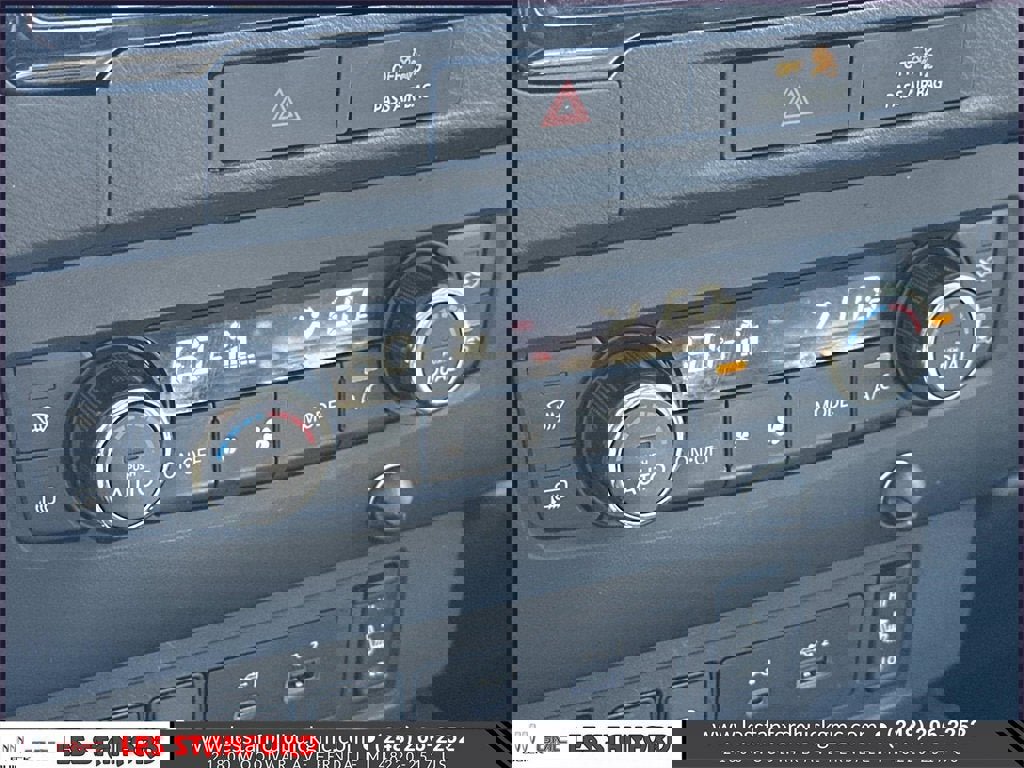 Used 2022 Nissan Frontier SV w/ SV Premium Package image 32