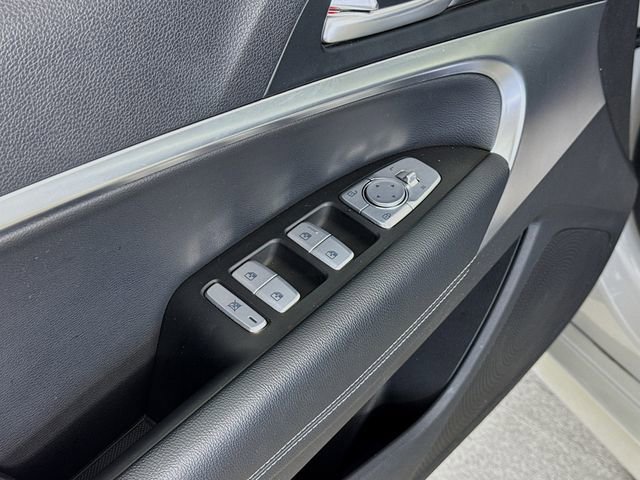 Used 2025 Genesis G70 2.5T image 18