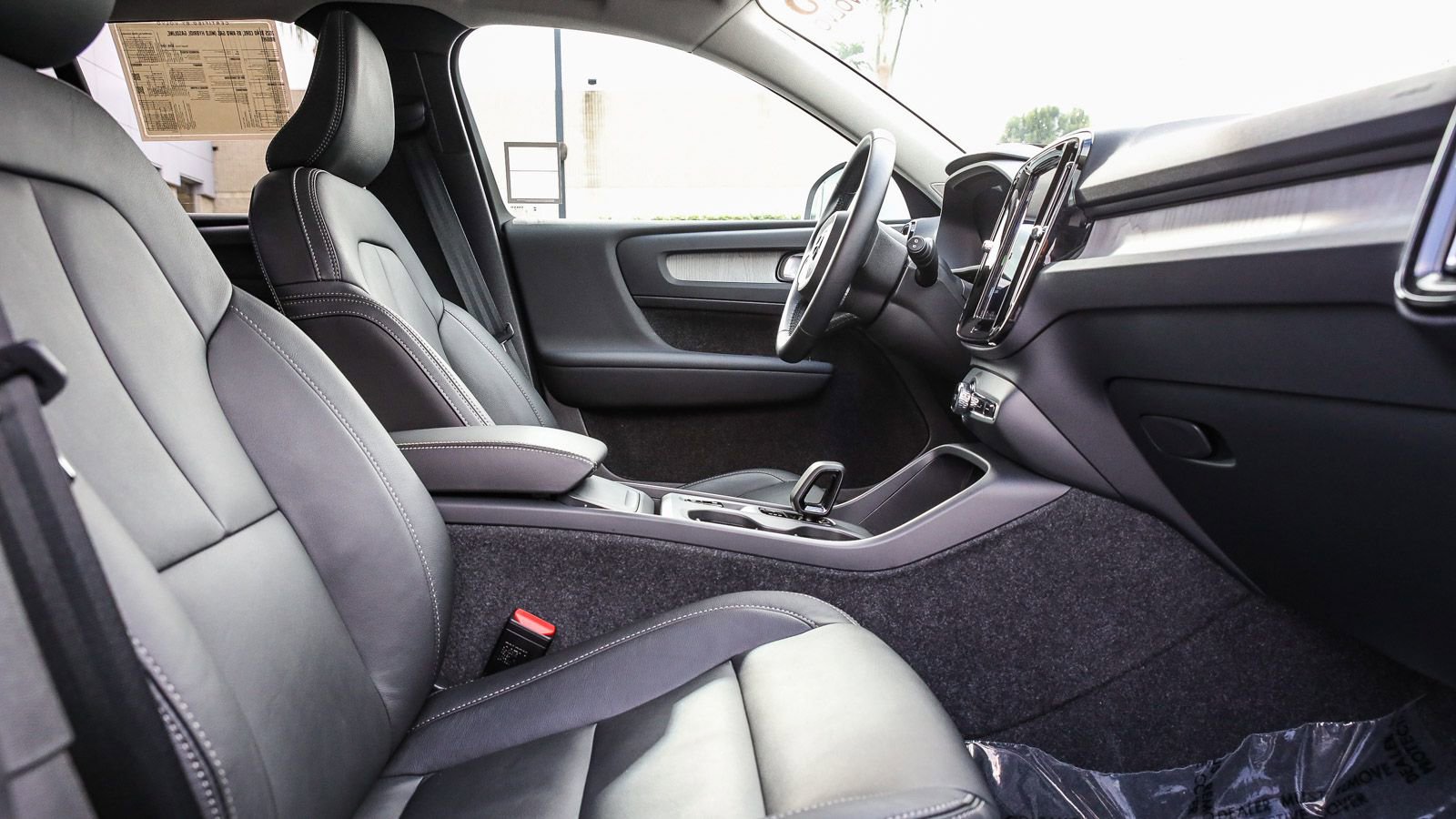 New 2025 Volvo XC40 B5 Core w/ Climate Package image 16