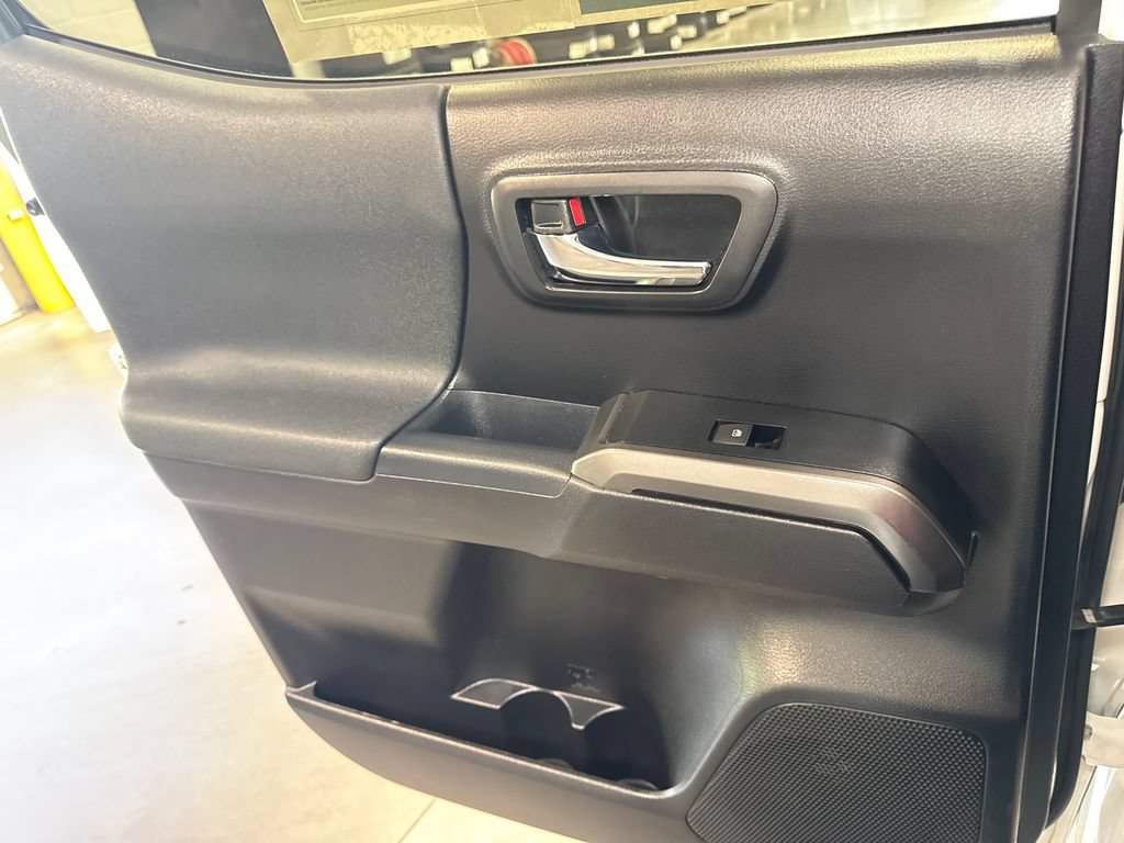 Used 2019 Toyota Tacoma TRD Off-Road AWD/4WD image 13