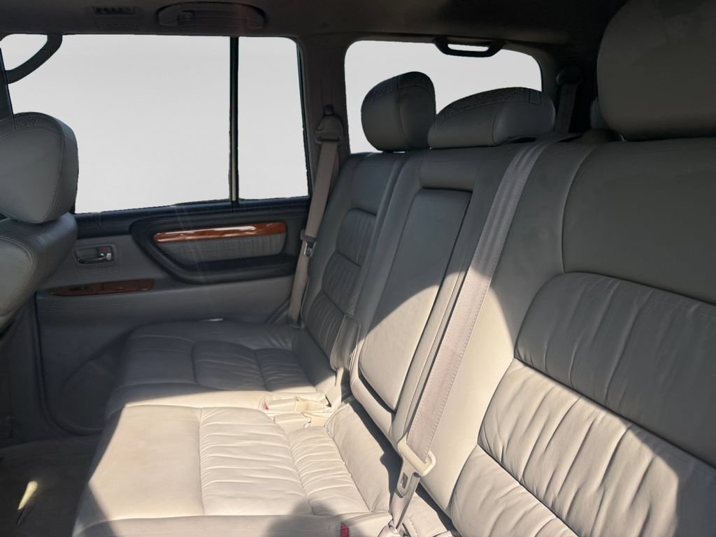 Used 2004 Lexus LX 470 4WD w/ Preferred Accessory Pkg image 34