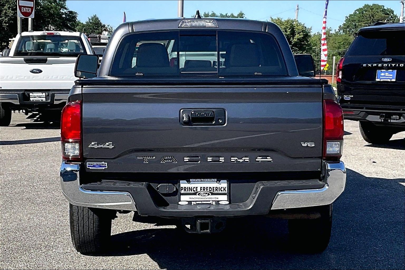 Used 2022 Toyota Tacoma SR5 AWD/4WD image 4