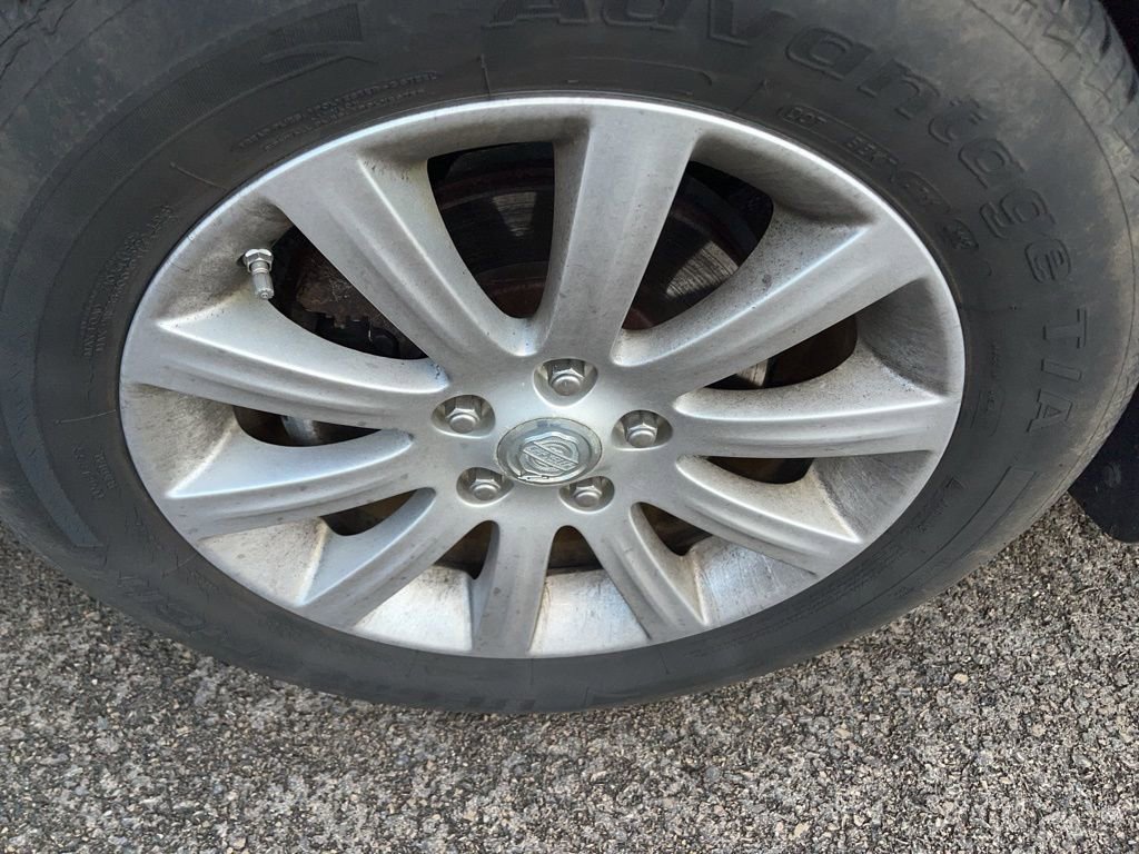 Used 2010 Chrysler Sebring Touring FWD image 5