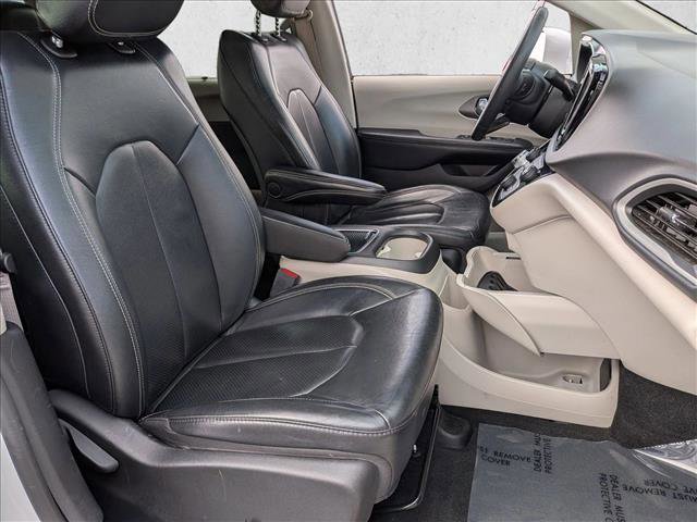 Used 2022 Chrysler Pacifica Touring-L image 22