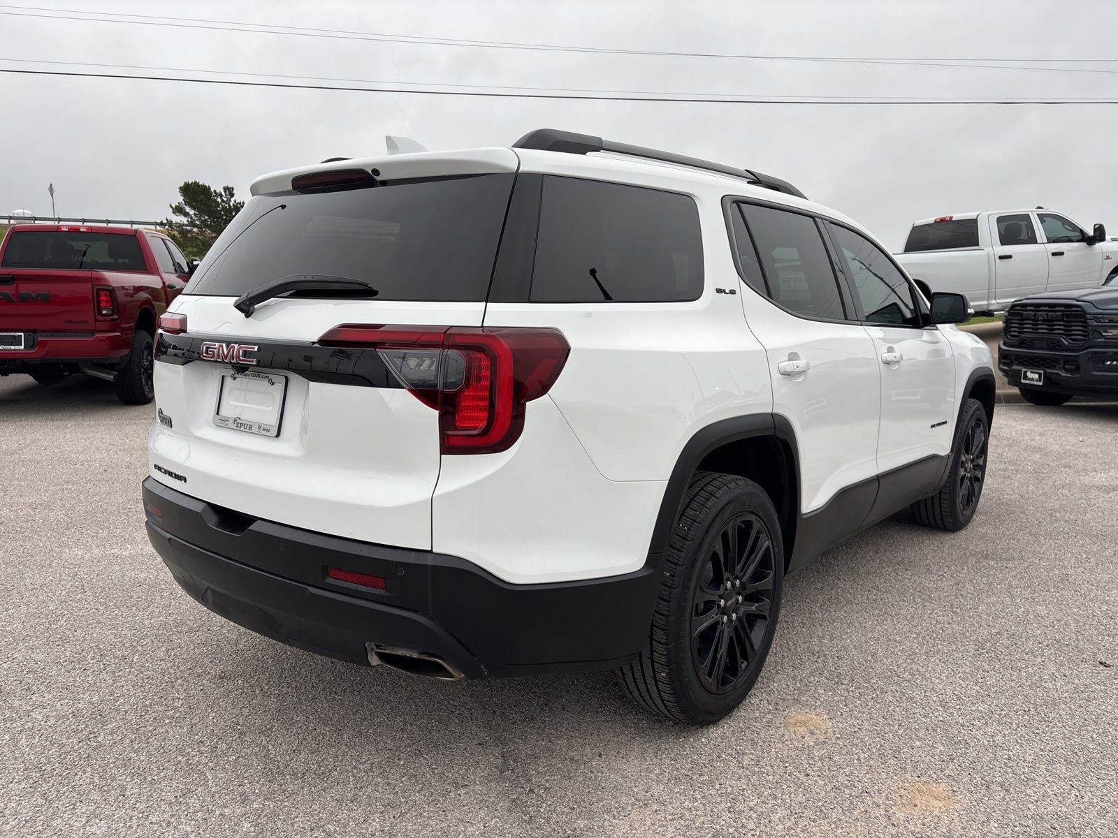Used 2022 GMC Acadia SLE w/ Driver Convenience Package FWD image 6