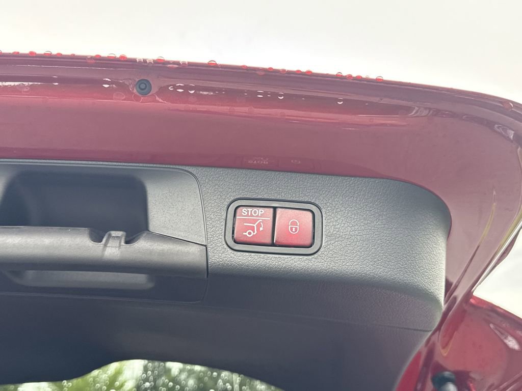 New 2025 Mercedes-Benz GLB 250 image 16