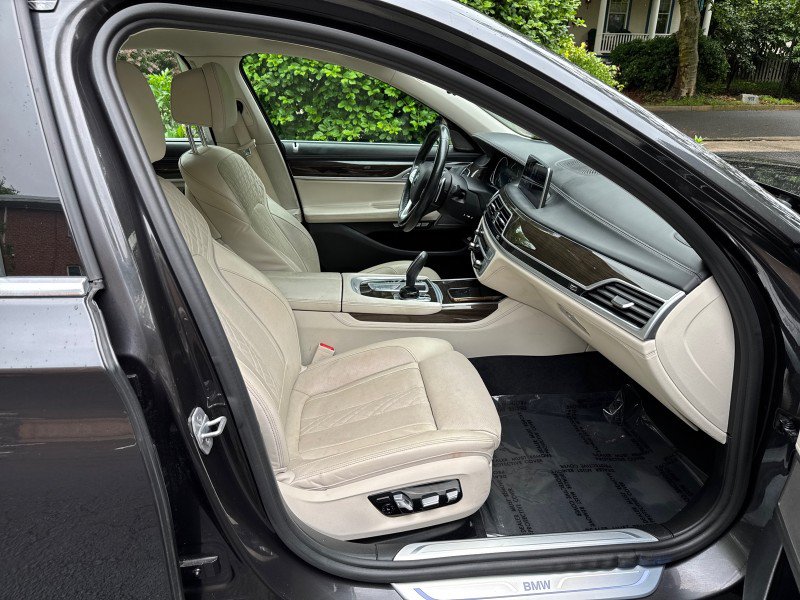 Used 2018 BMW 750i xDrive AWD/4WD image 29