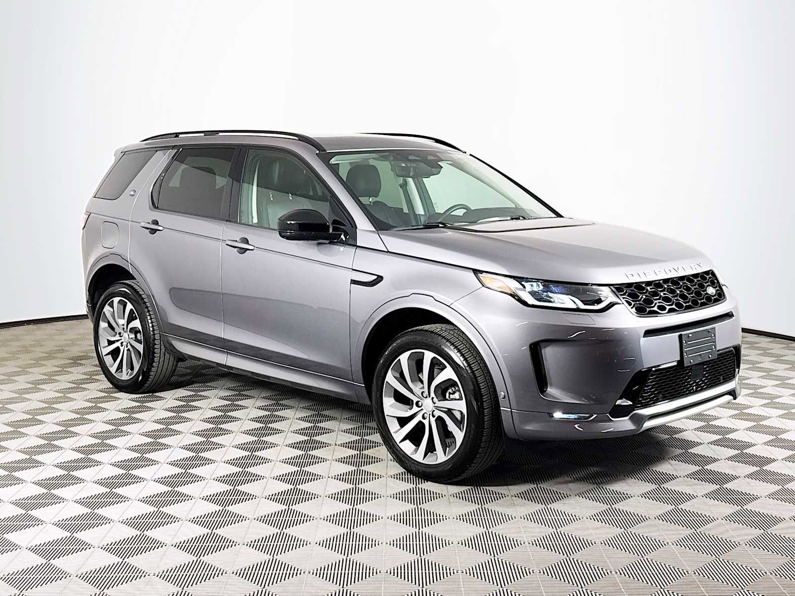 Used 2025 Land Rover Discovery Sport S image 3