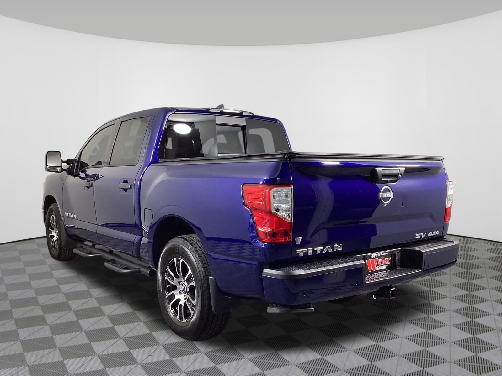Used 2024 Nissan Titan SV w/ SV Convenience Package image 3