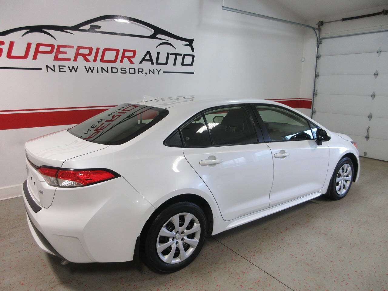 Used 2022 Toyota Corolla LE FWD image 5