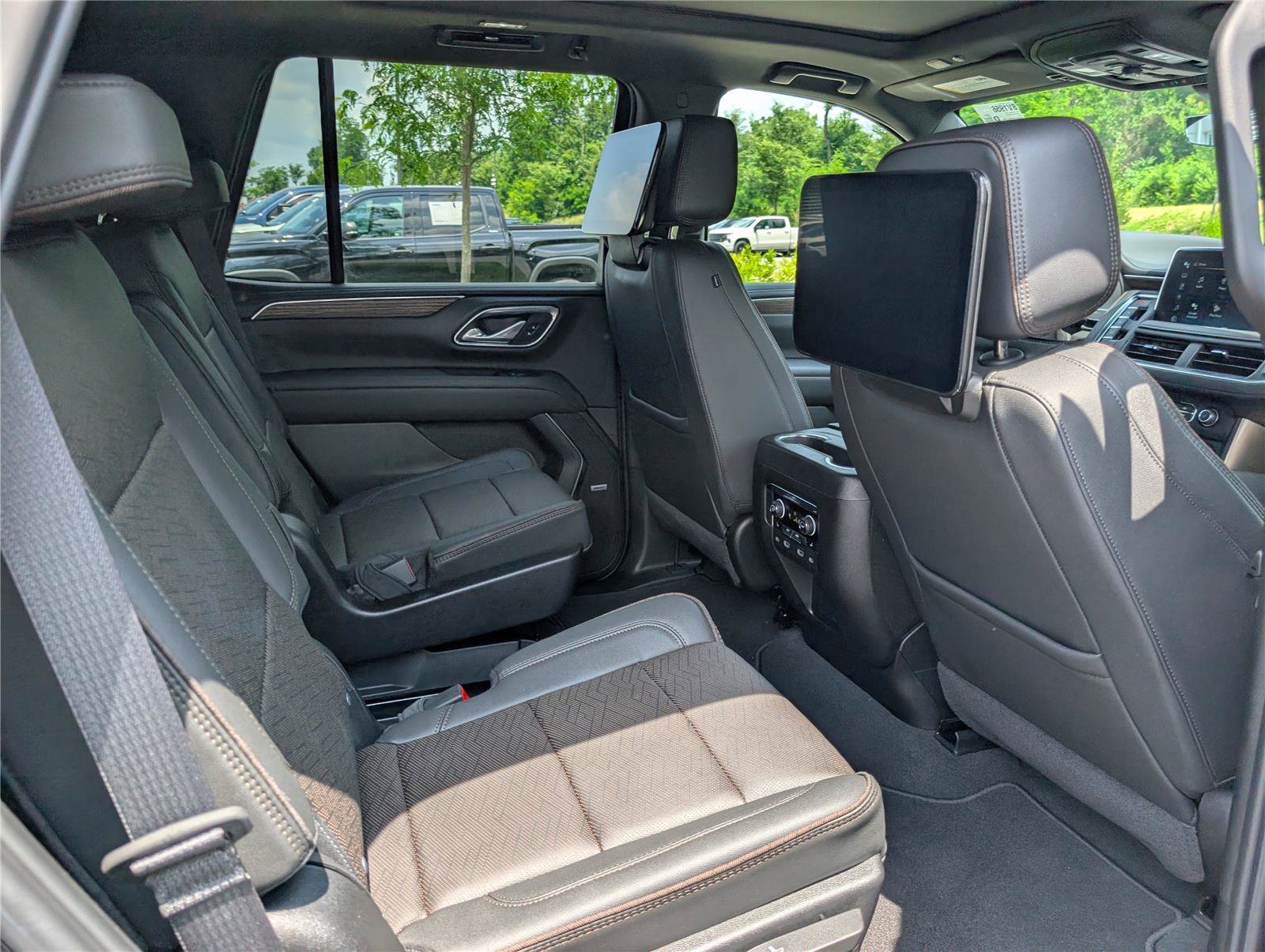 Used 2024 Chevrolet Tahoe High Country w/ Advanced Technology Package AWD/4WD image 12