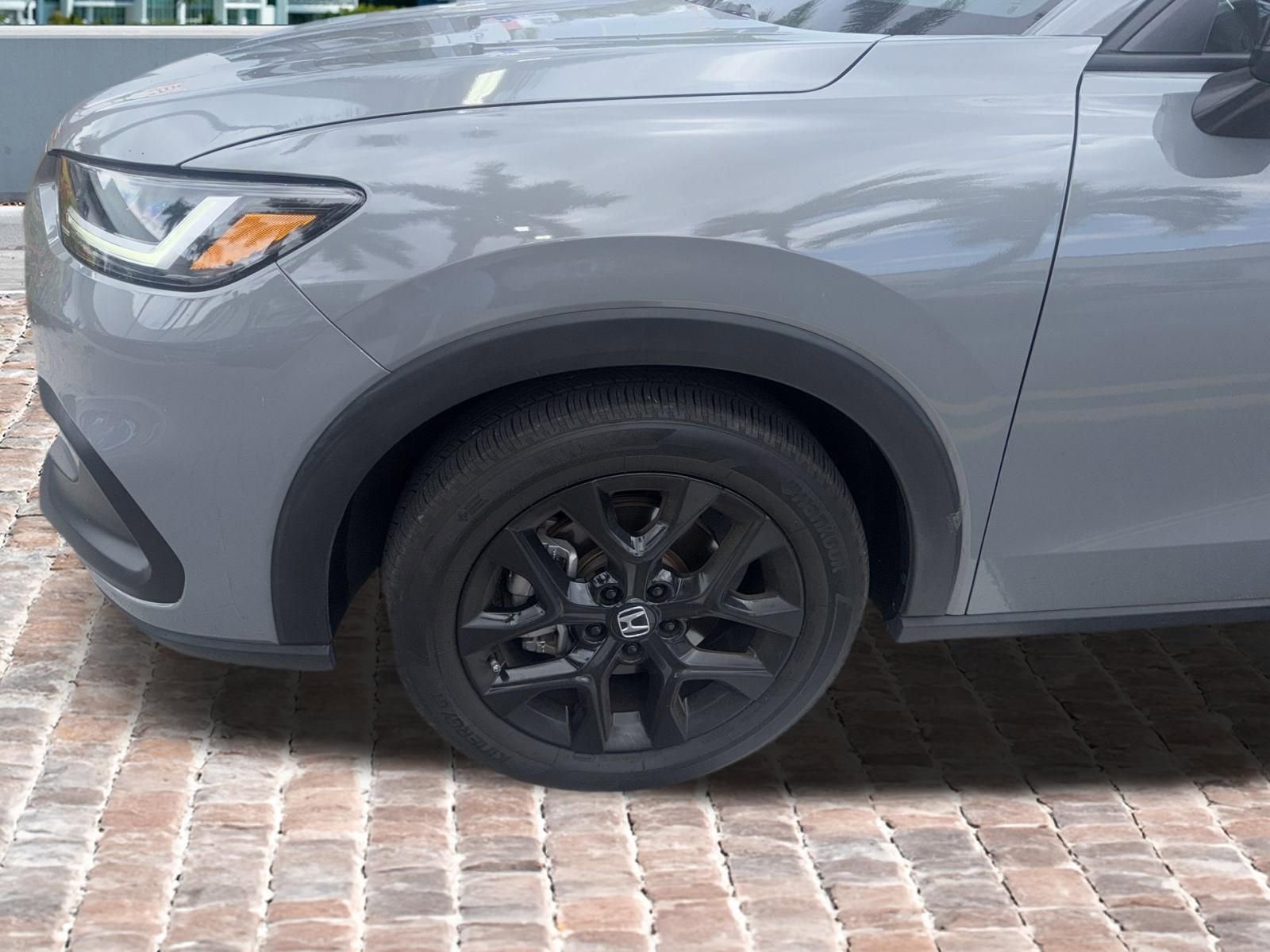Used 2025 Honda HR-V Sport image 3