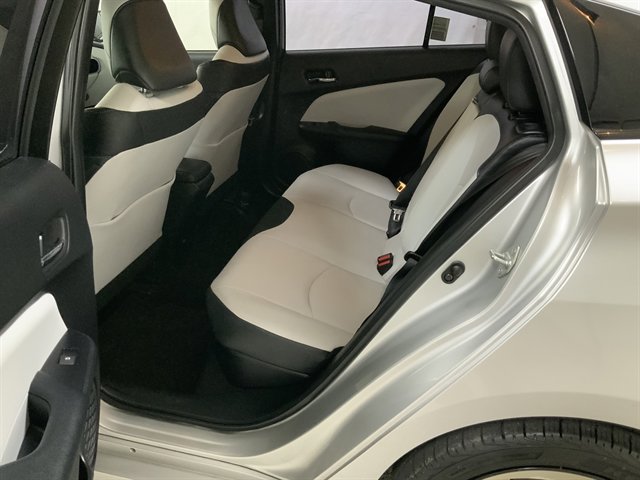 Used 2018 Toyota Prius Three Touring FWD image 15