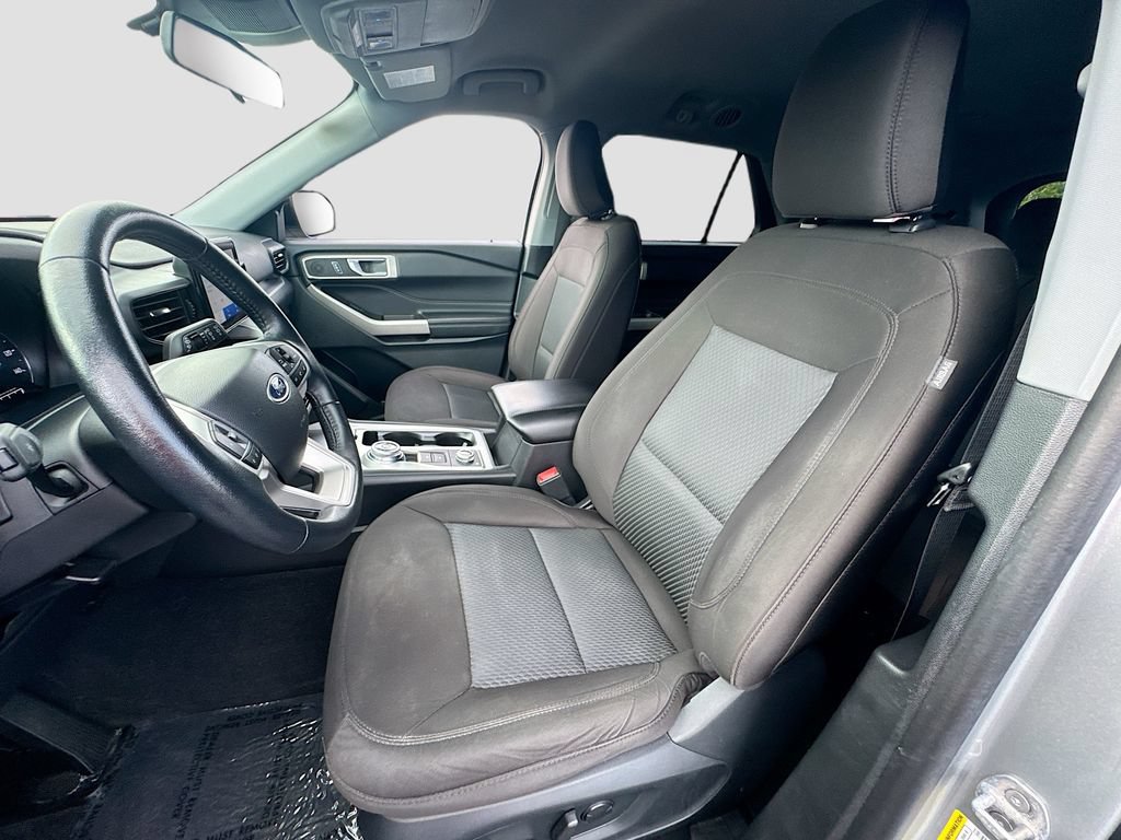Used 2023 Ford Explorer XLT AWD/4WD image 25