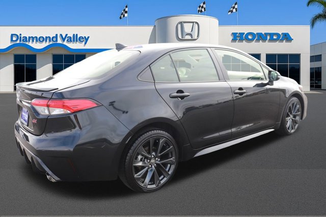 Used 2024 Toyota Corolla SE w/ SE Premium Package image 8