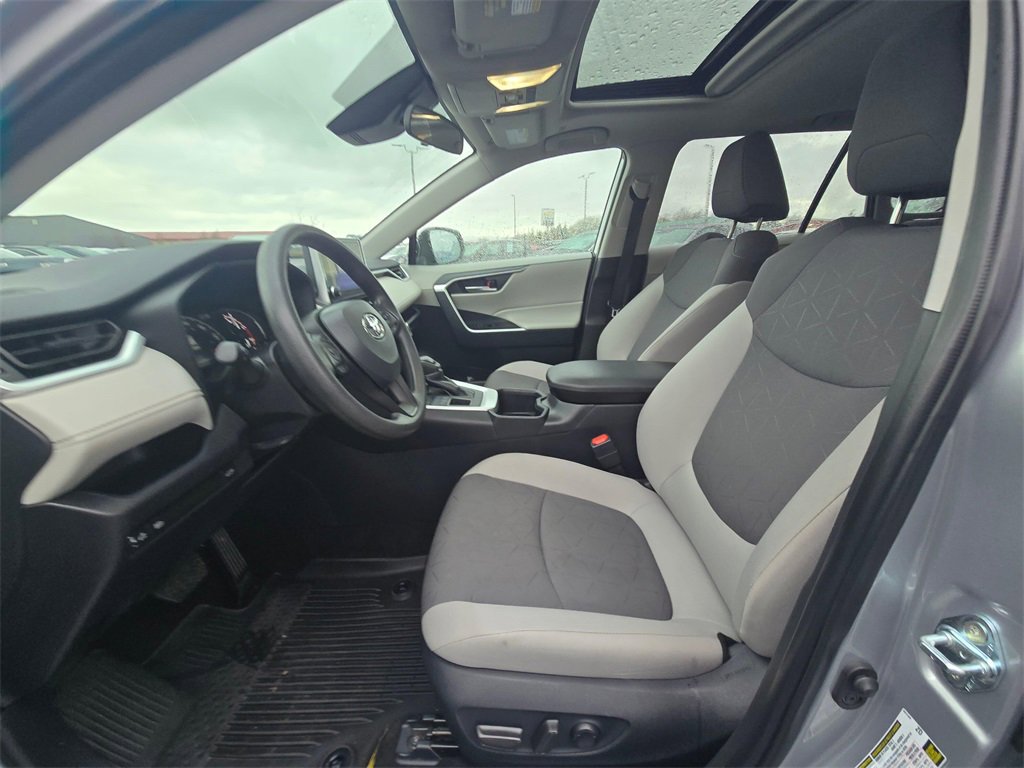 Used 2025 Toyota RAV4 XLE w/ Convenience Package image 17