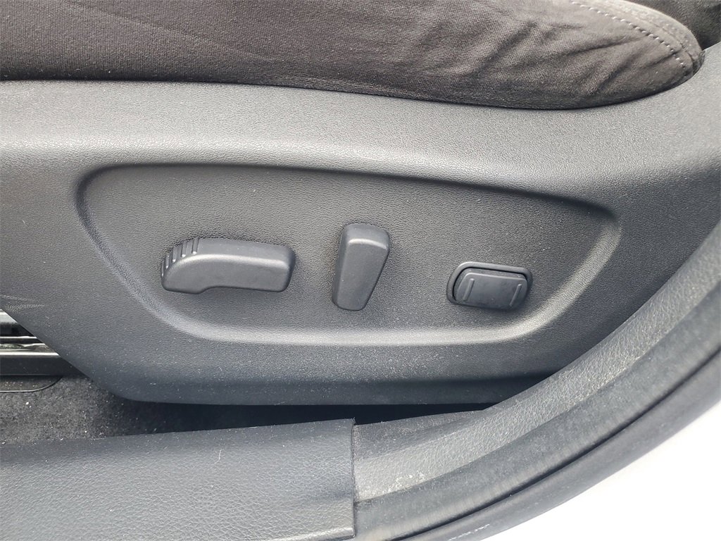 Used 2015 Nissan Rogue SV image 19