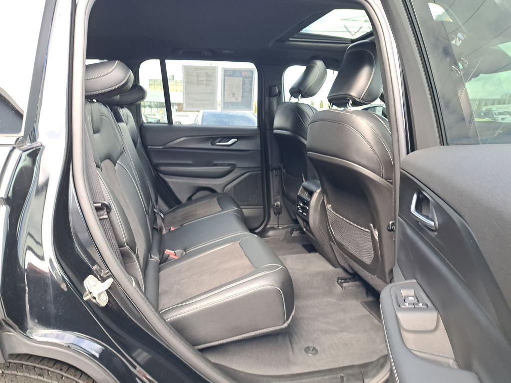 Used 2023 Jeep Grand Cherokee Altitude image 15