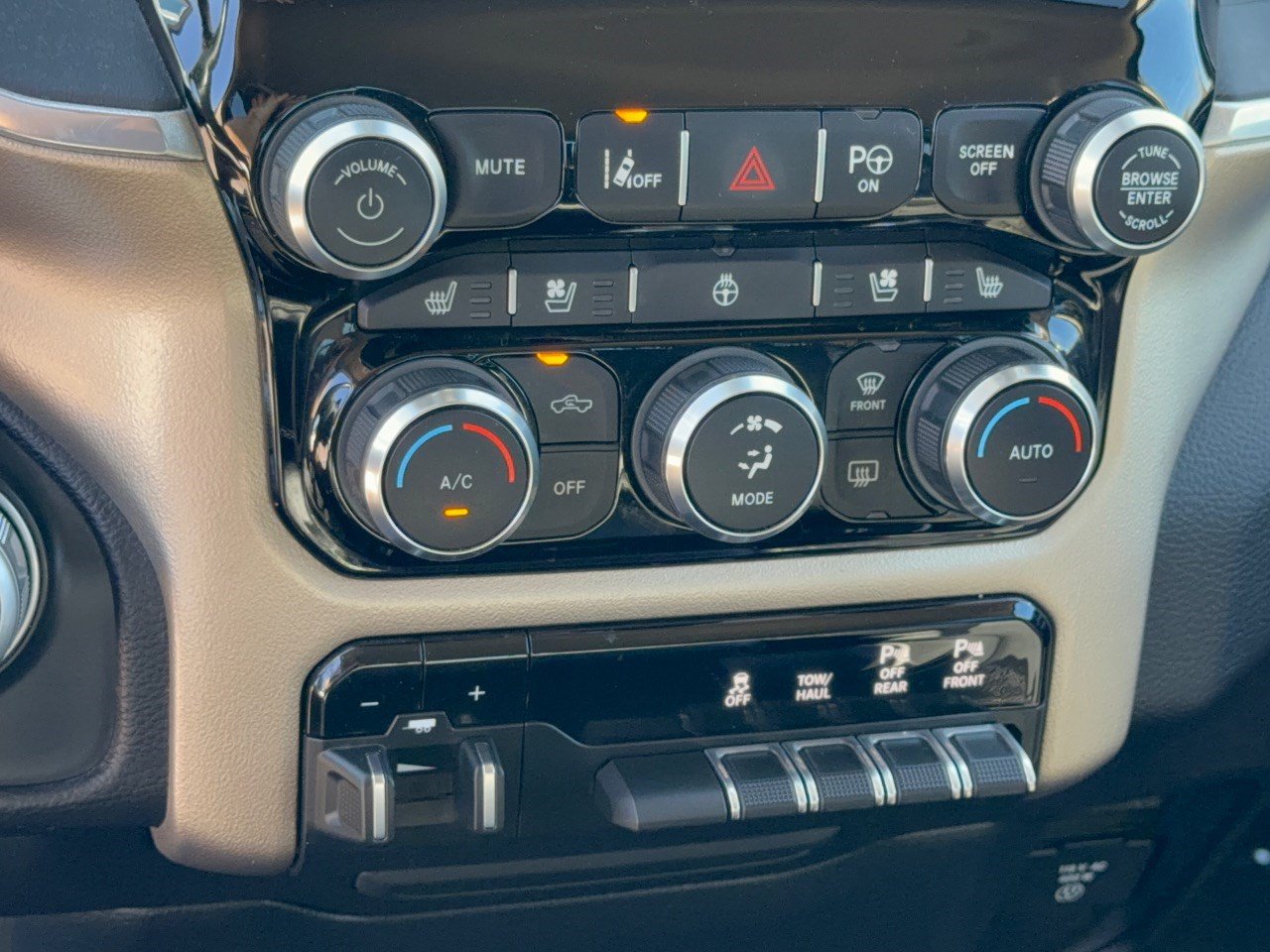 Used 2019 RAM 1500 Laramie RWD image 22