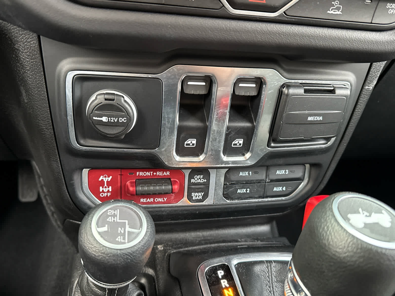 Used 2025 Jeep Wrangler Rubicon w/ Convenience Group image 20