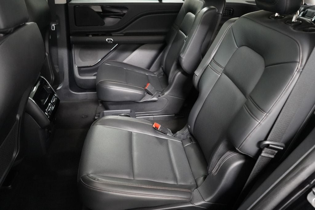Used 2025 Lincoln Aviator AWD image 29