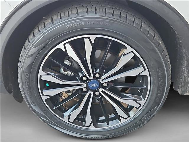 Used 2022 Ford Escape SE w/ SE Sport Appearance Package image 29