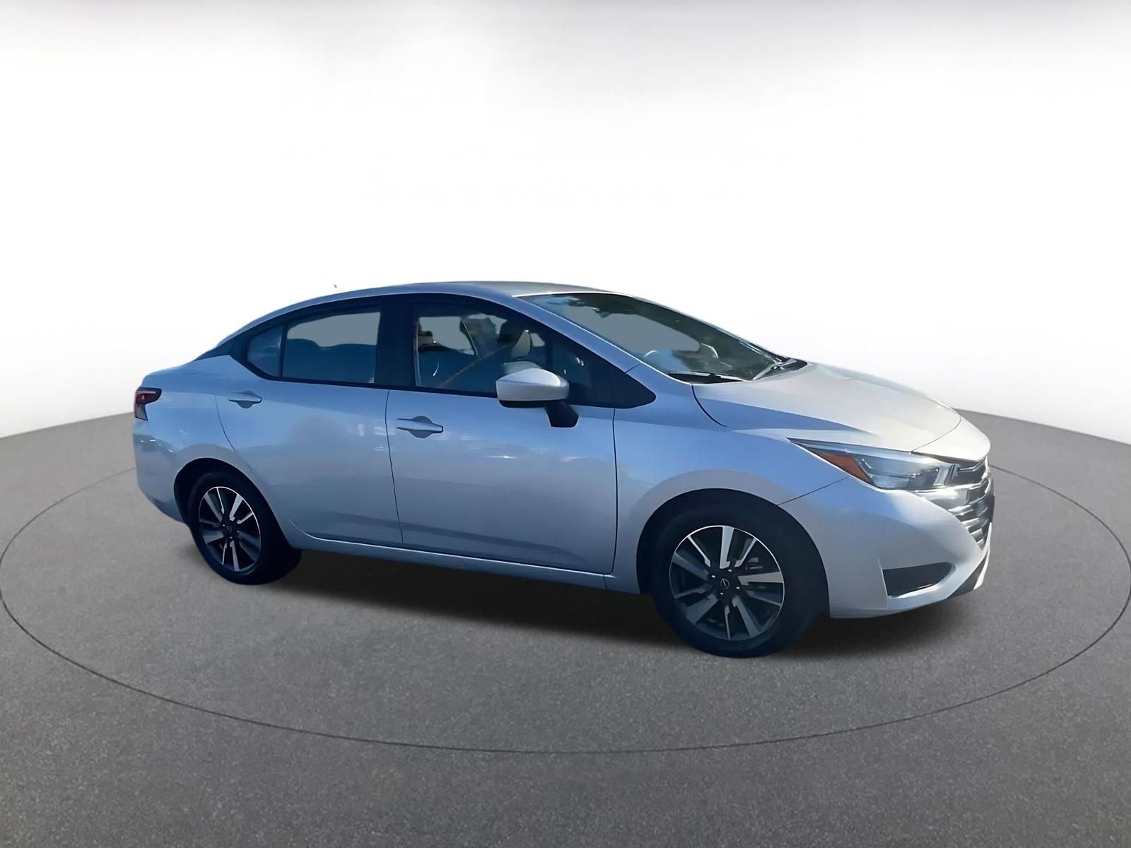 Used 2025 Nissan Versa SV FWD image 2