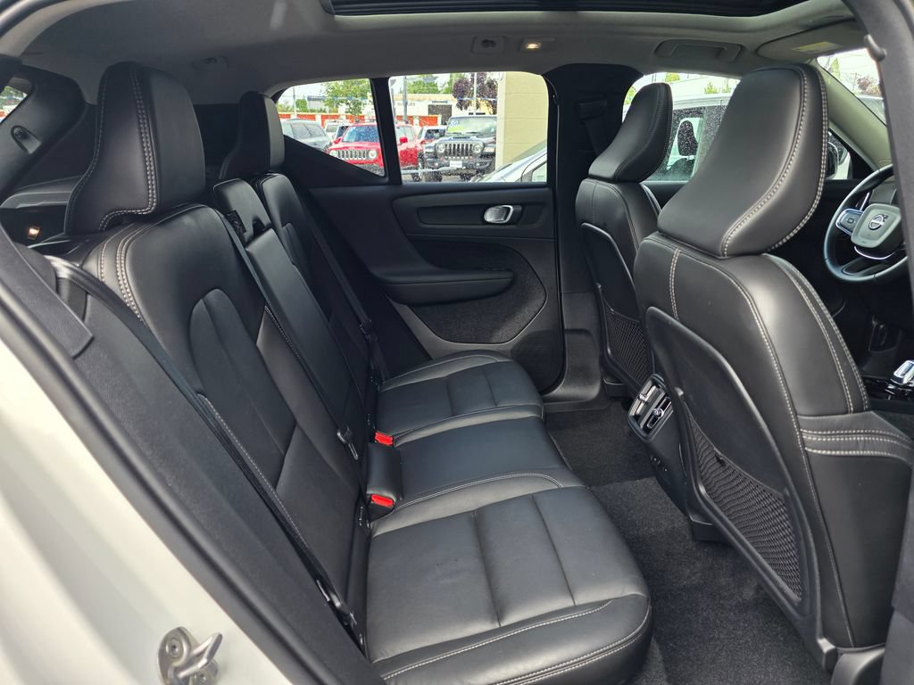 Used 2024 Volvo XC40 B5 Plus AWD/4WD image 23
