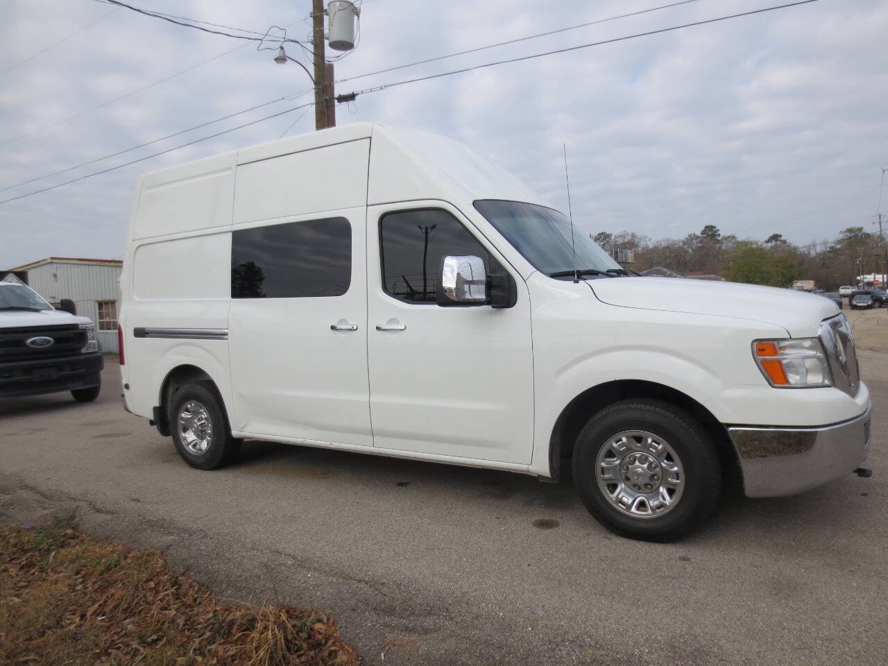 Used 2015 Nissan NV 2500 SL w/ Technology Package image 2