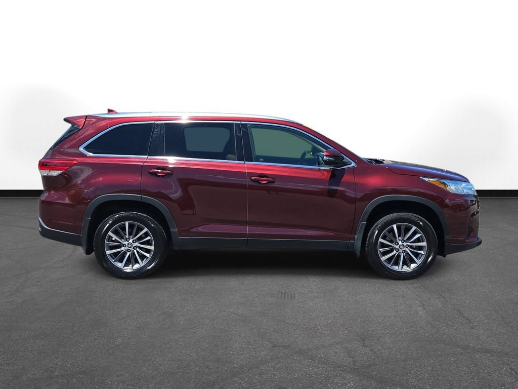 Certified 2019 Toyota Highlander XLE AWD/4WD image 4